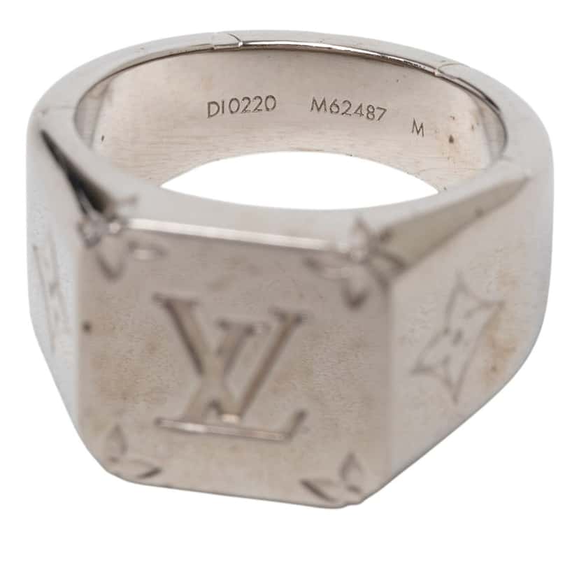 Louis Vuitton Brass Monogram Signet Ring M Silver Metal Very good condition - Model View