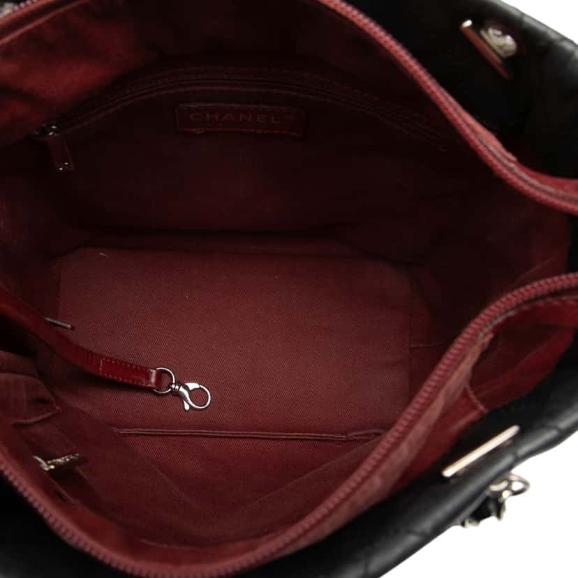 Chanel Small Quilted Aged Calfskin Cotton Club Tote Black Leather Very good condition - Model View