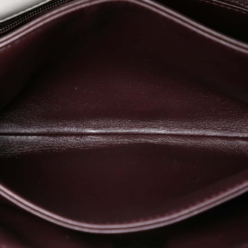 Chanel CC Quilted Lambskin Looping Chain Flap White Leather Very good condition - Model View