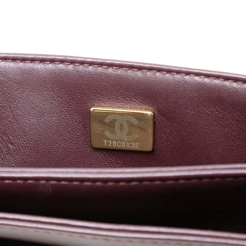 Chanel CC Quilted Lambskin Looping Chain Flap White Leather Very good condition - Box View