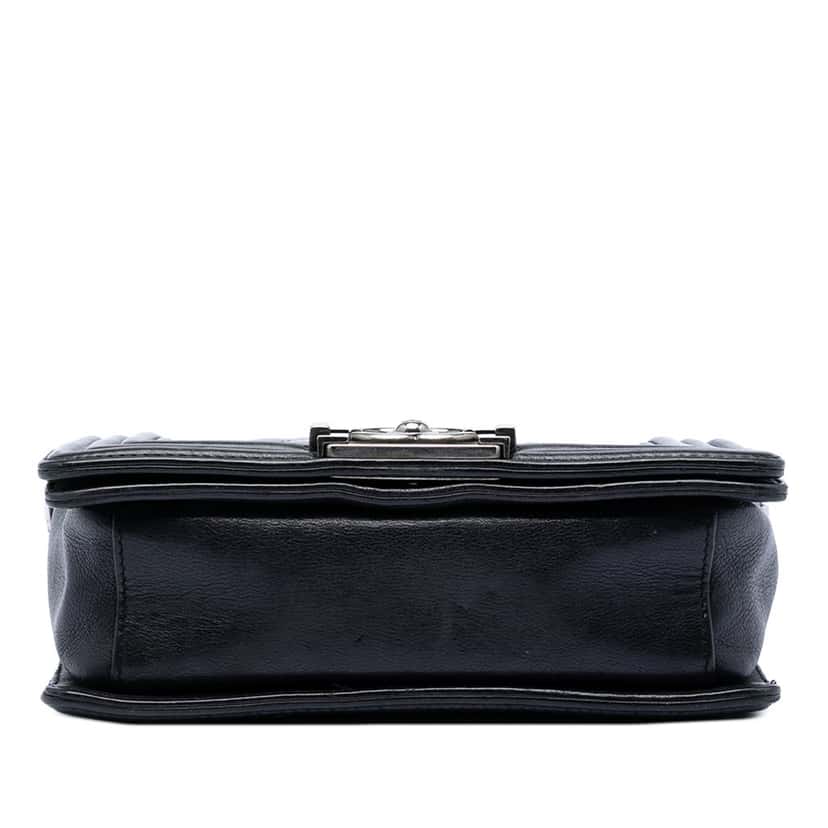 Chanel Paris Bombay Small Quilted Patent Medallion Embellished Boy Flap Black Leather Very good condition - Inside View