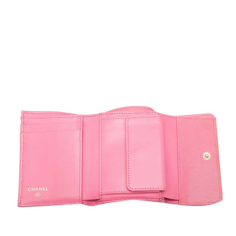 Chanel Chevron Caviar Boy Trifold Small Wallet Pink Leather Very good condition - Model View