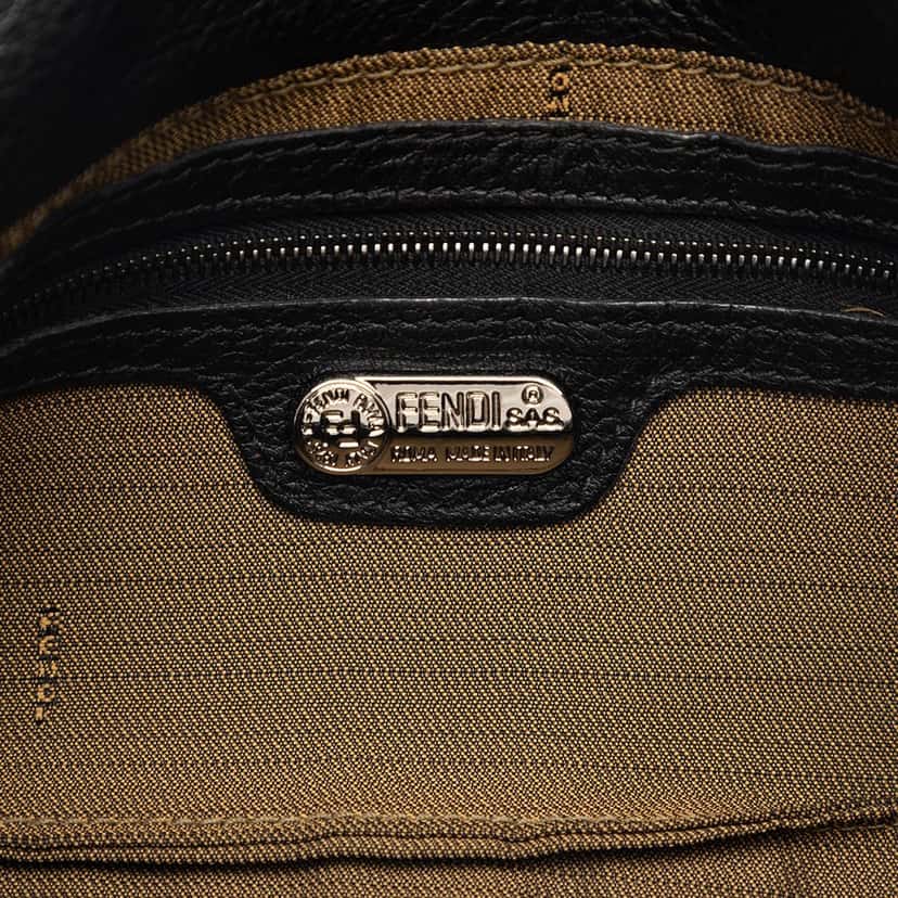 Fendi Leather Shoulder Bag Black Leather Very good condition - Box View