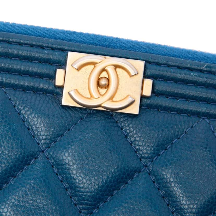 Chanel Medium Quilted Caviar Boy O Case Clutch Blue Leather Very good condition - Box View