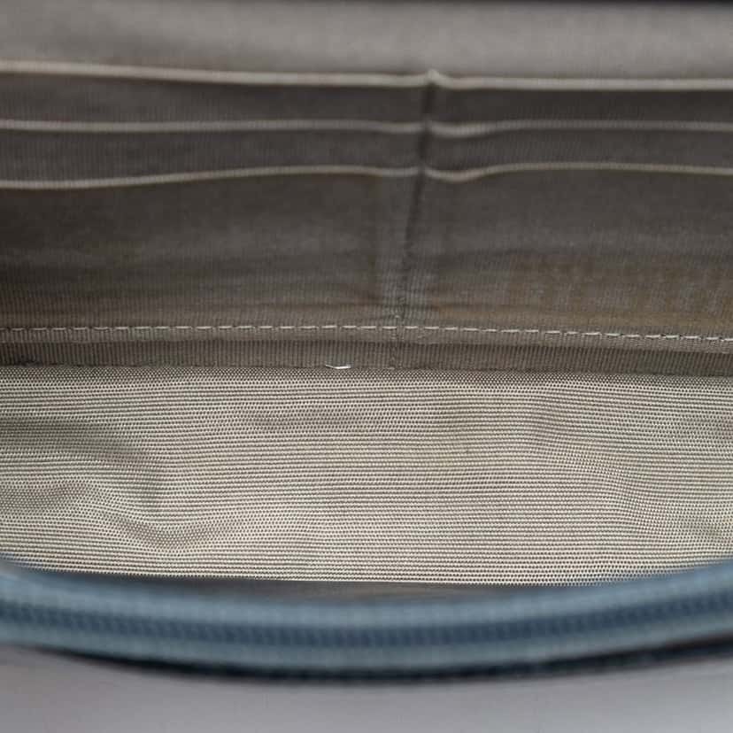 Chanel CC Caviar Wallet On Chain Blue Leather Very good condition - Model View