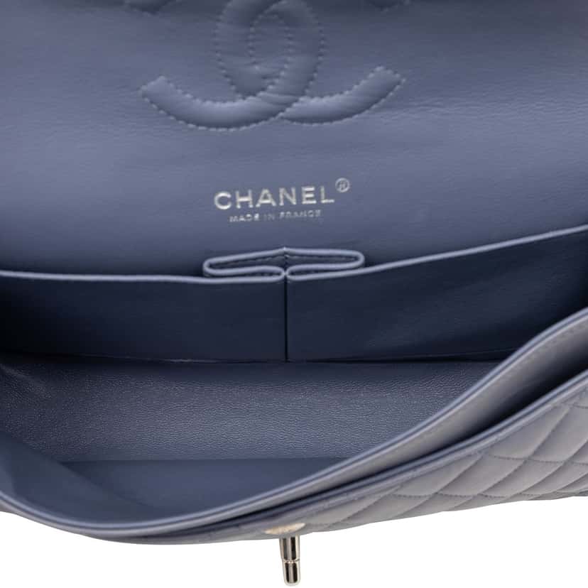 Chanel Medium Classic Lambskin Double Flap Purple Leather Very good condition - Model View