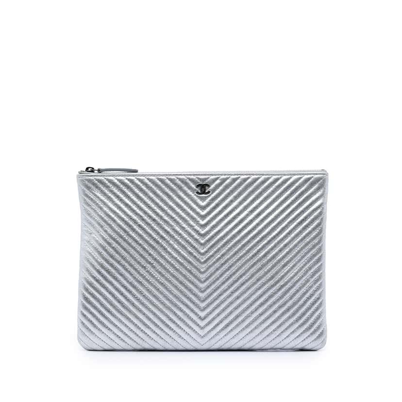 Chanel Medium Chevron Metallic Calfskin O Case Clutch Silver Leather Very good condition - Front View