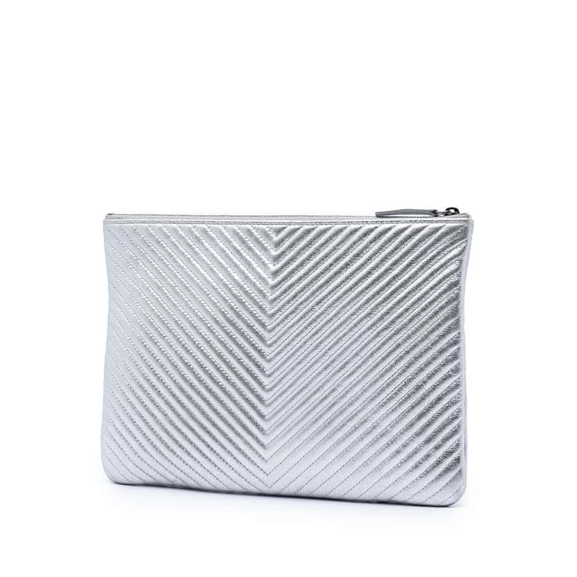 Chanel Medium Chevron Metallic Calfskin O Case Clutch Silver Leather Very good condition - Back View