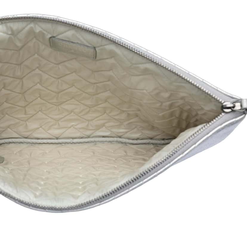 Chanel Medium Chevron Metallic Calfskin O Case Clutch Silver Leather Very good condition - Model View