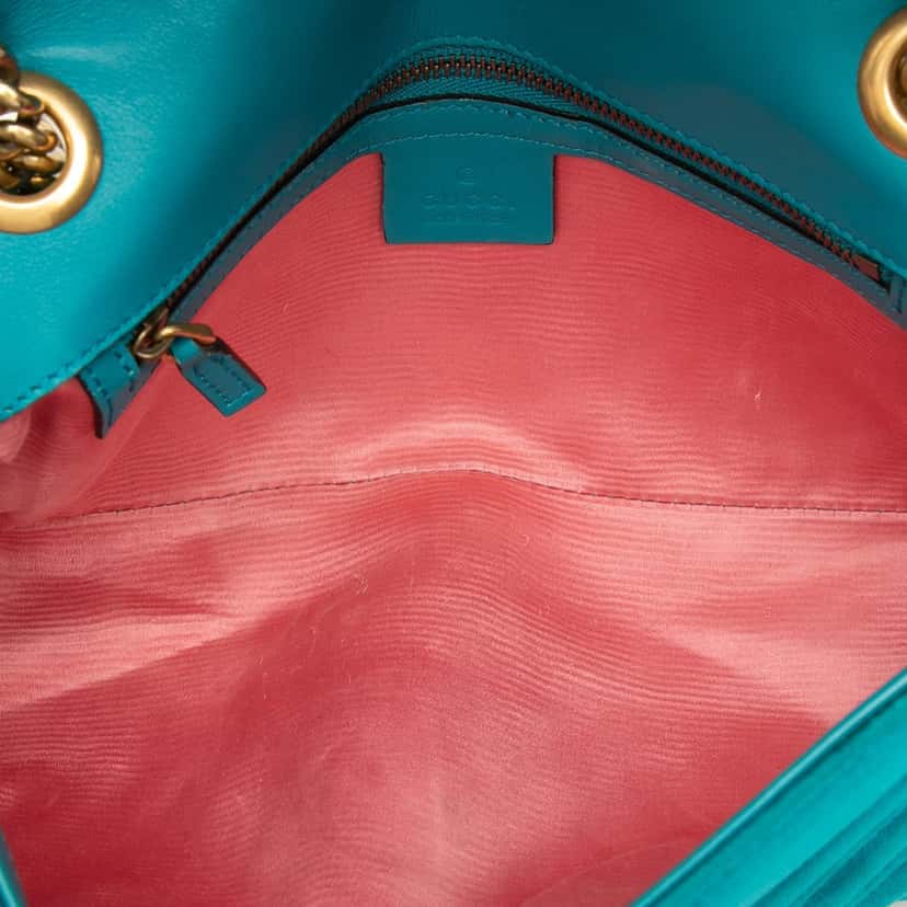 Gucci Medium GG Marmont Matelasse Velvet Shoulder Bag Blue Very good condition - Model View