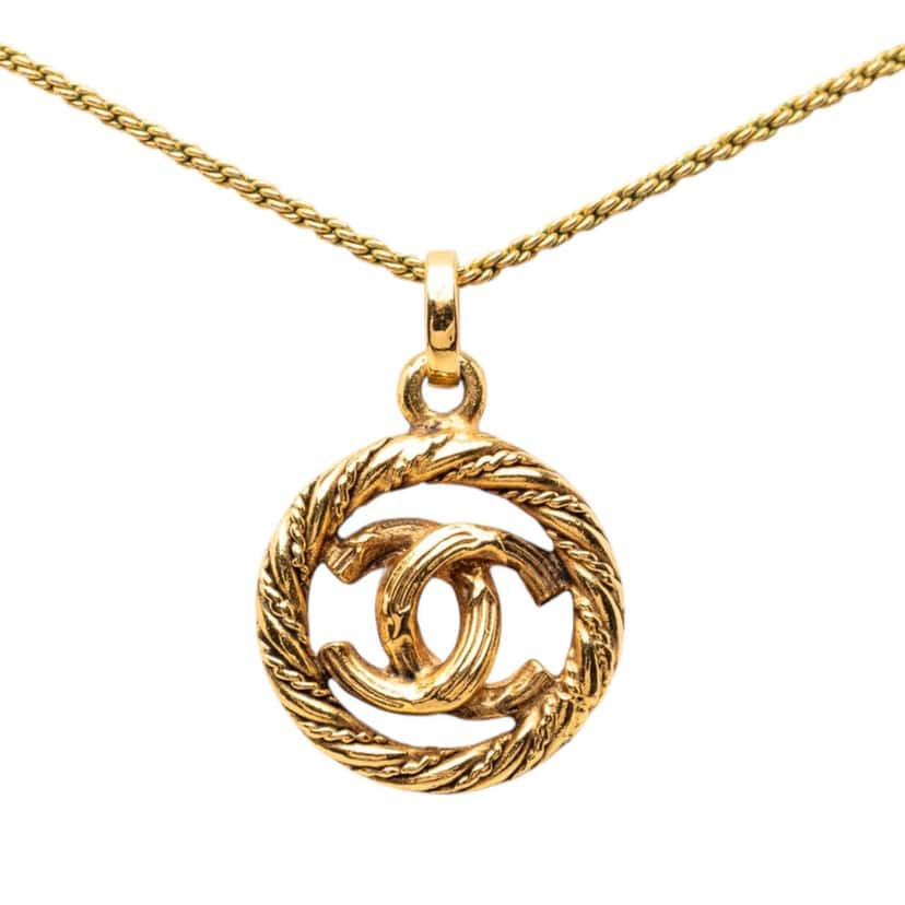 Chanel CC Gold Plated Round Pendant Necklace Gold Metal Very good condition - Back View