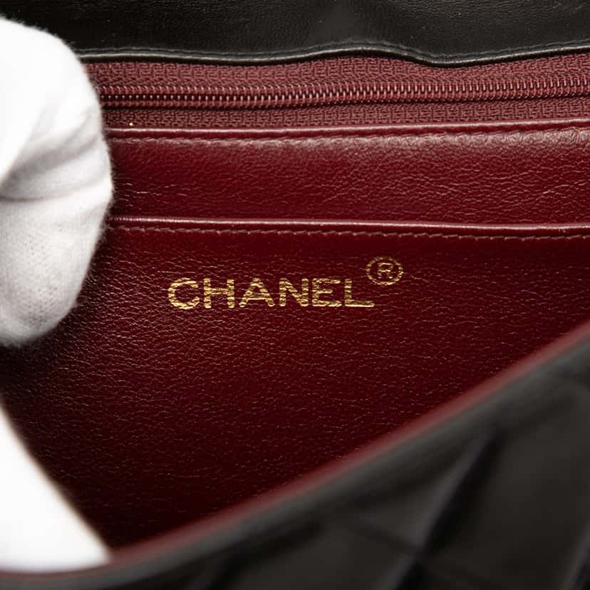 Chanel Medium CC Quilted Lambskin Border Single Flap Black Leather Very good condition - Box View