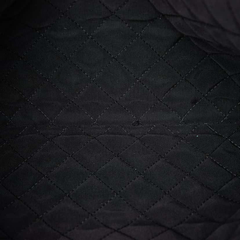 Chanel Large Quilted Caviar Golden Class O Case Clutch Black Leather Very good condition - Model View