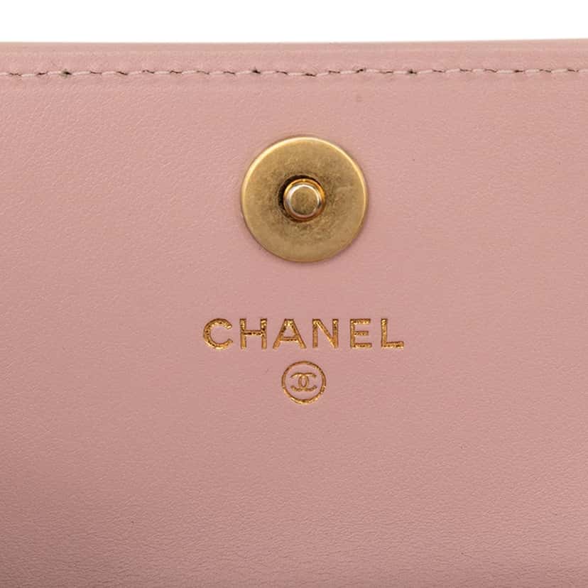 Chanel CC Quilted Lambskin Medallion Clutch With Chain Pink Leather Very good condition - Box View