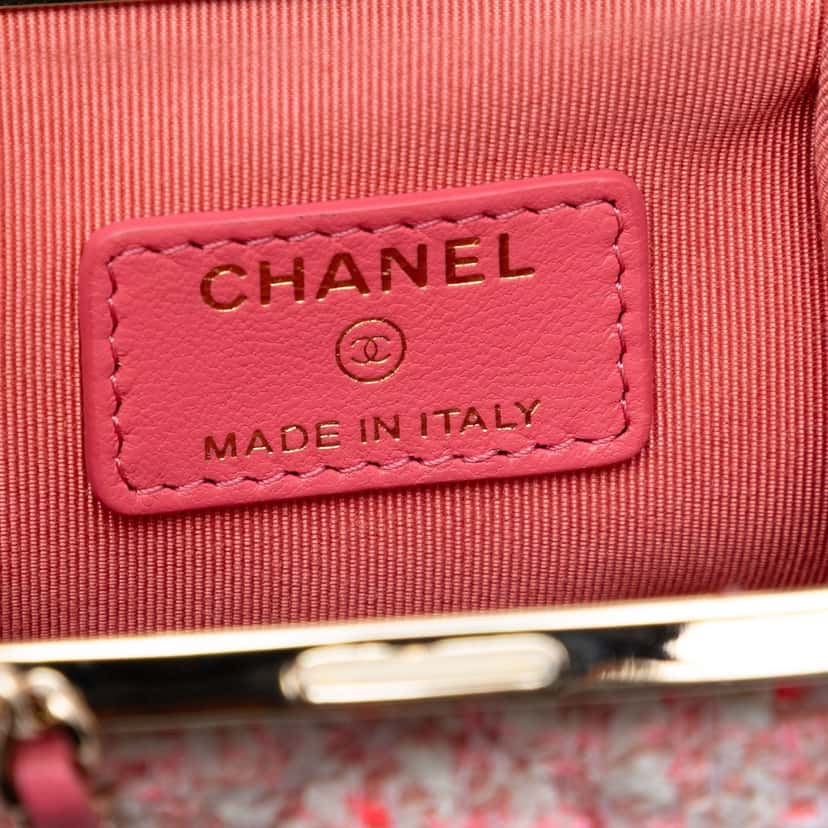 Chanel Quilted Tweed Kisslock Clutch With Chain Pink Very good condition - Box View