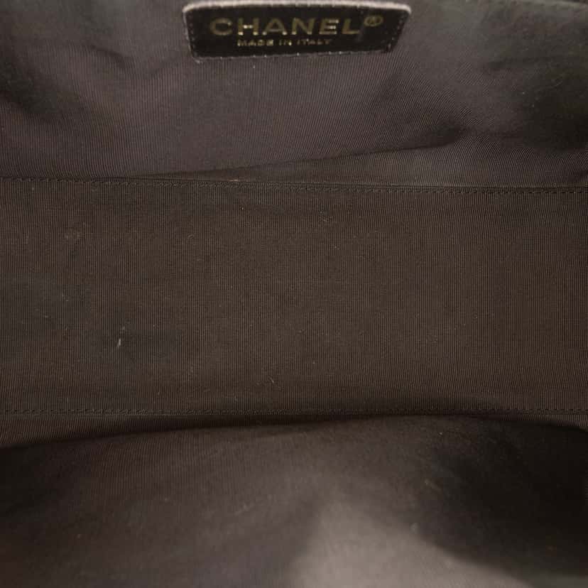 Chanel CC Quilted Caviar Bowling Bag Black Leather Very good condition - Model View