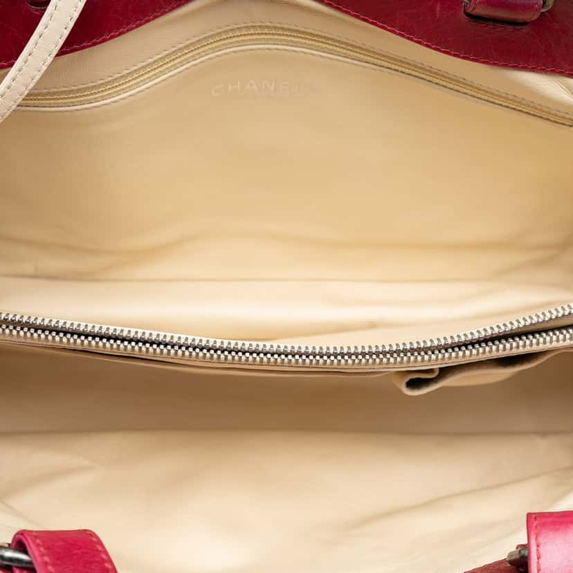 Chanel Quilted Glazed Calfskin Convertible Boy Top Handle Bag Red Leather Very good condition - Model View