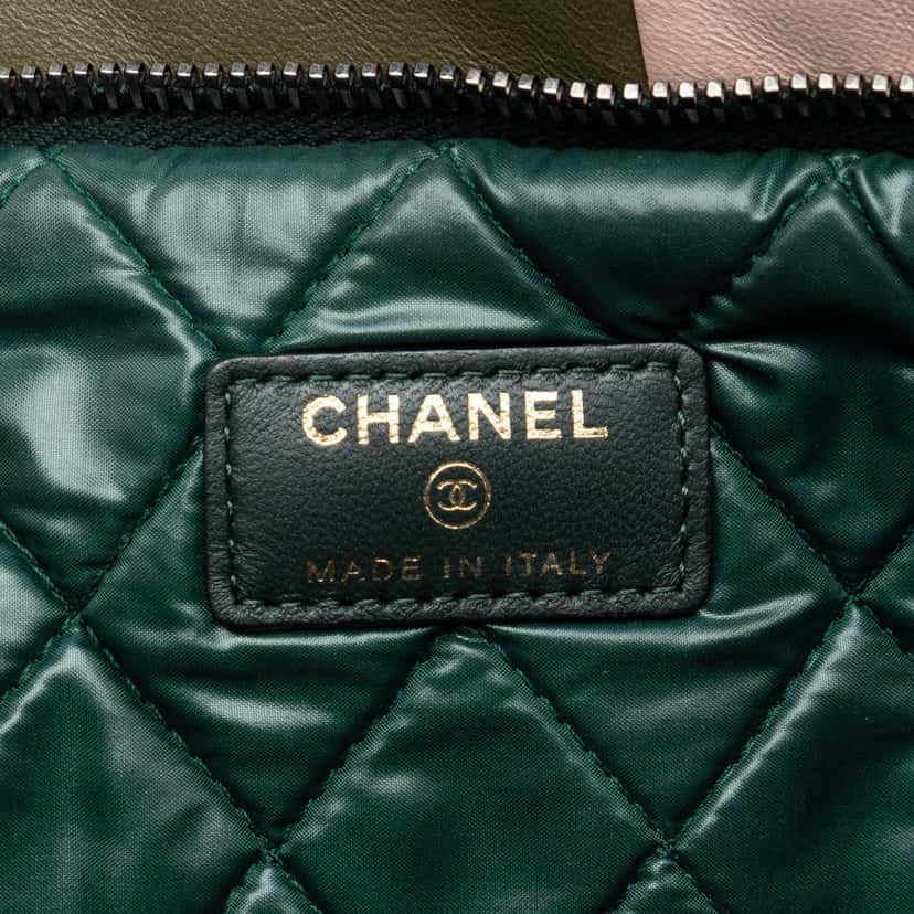 Chanel Large Lambskin Colorblock Patchwork O Case Green Leather Very good condition - Box View