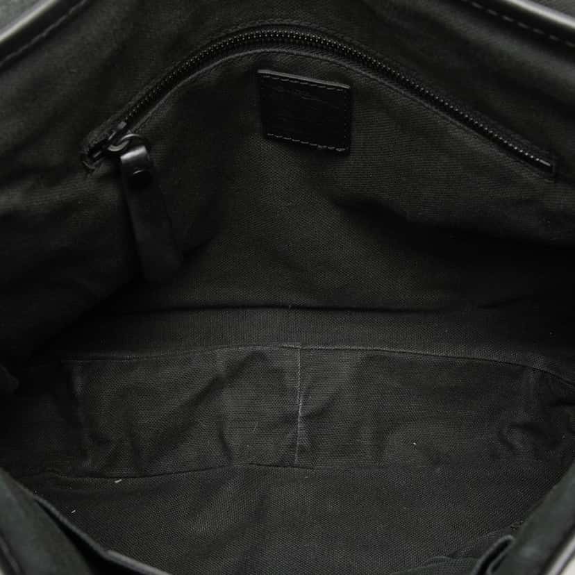 Burberry Haymarket Check Coated Canvas Messenger Bag Beige Good condition - Model View