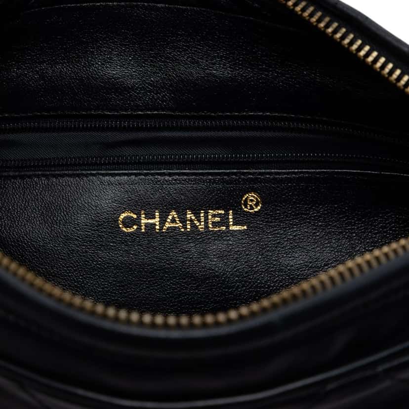 Chanel CC Quilted Lambskin Tassel Camera Bag Black Leather Very good condition - Box View