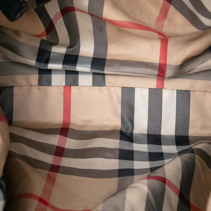 Burberry Nylon Packable Buckleigh Tote Black Very good condition - Model View