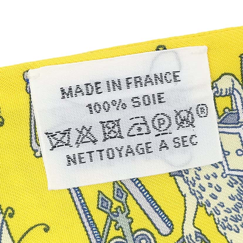 Hermès La Folle Parade Silk Twilly Scarf Yellow Very good condition - Model View