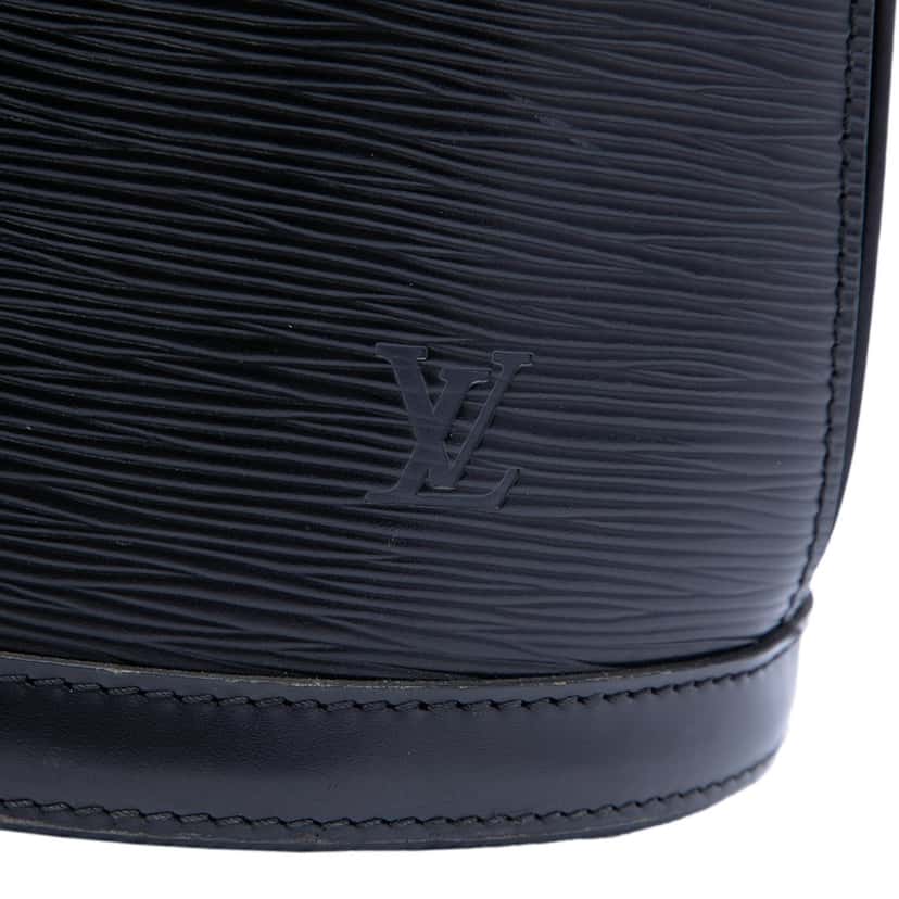 Louis Vuitton Epi Cluny Black Leather Very good condition - Box View
