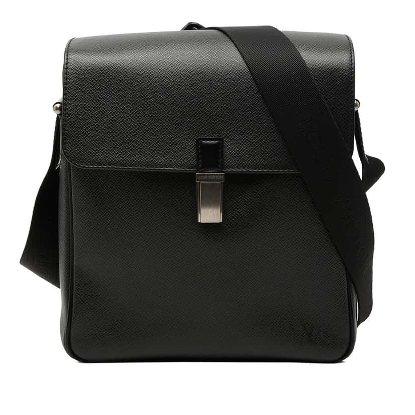 Louis Vuitton Taiga Yaranga Black Leather Very good condition - Front View