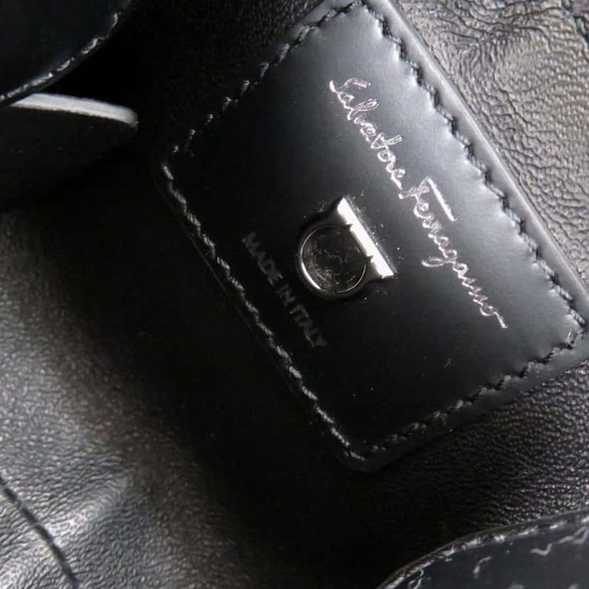 Salvatore Ferragamo Leather Gancini Trifoglio Handbag Black Leather Very good condition - Box View