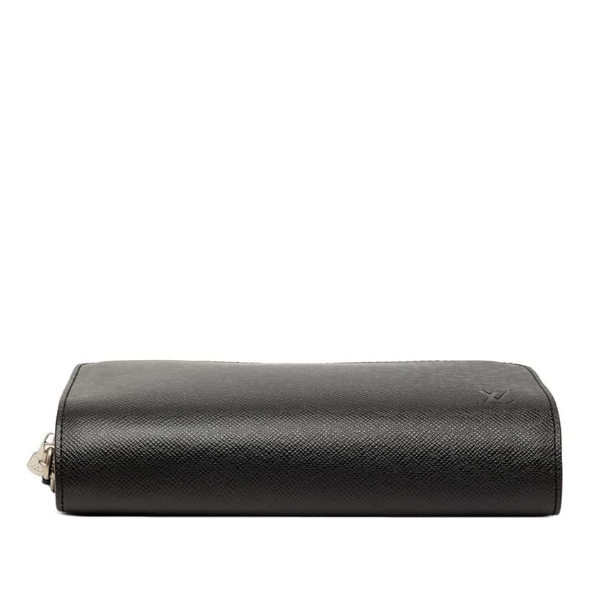 Louis Vuitton Taiga Pochette Baikal Black Leather Very good condition - Inside View