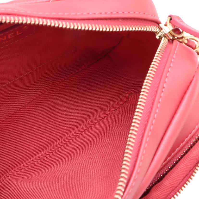 Chanel Quilted Lambskin Day Trips Camera Bag Pink Leather Never worn - Inside View