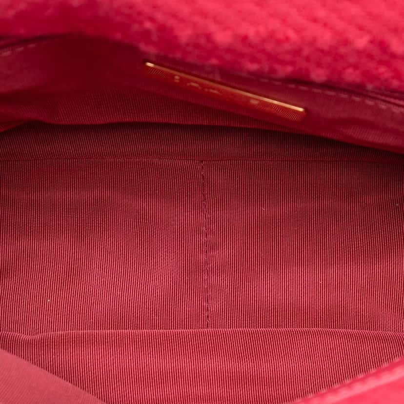 Chanel Medium Tweed 19 Flap Pink Very good condition - Model View