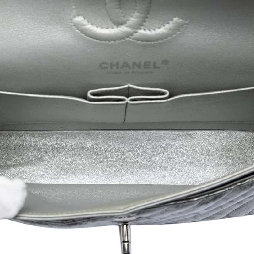 Chanel Small Classic Chevron Metallic Crumpled Calfskin Double Flap Silver Leather Very good condition - Model View