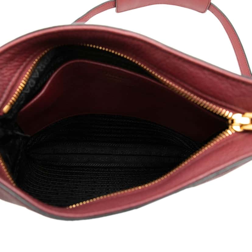 Prada Vitello Daino Crossbody Red Leather Very good condition - Model View