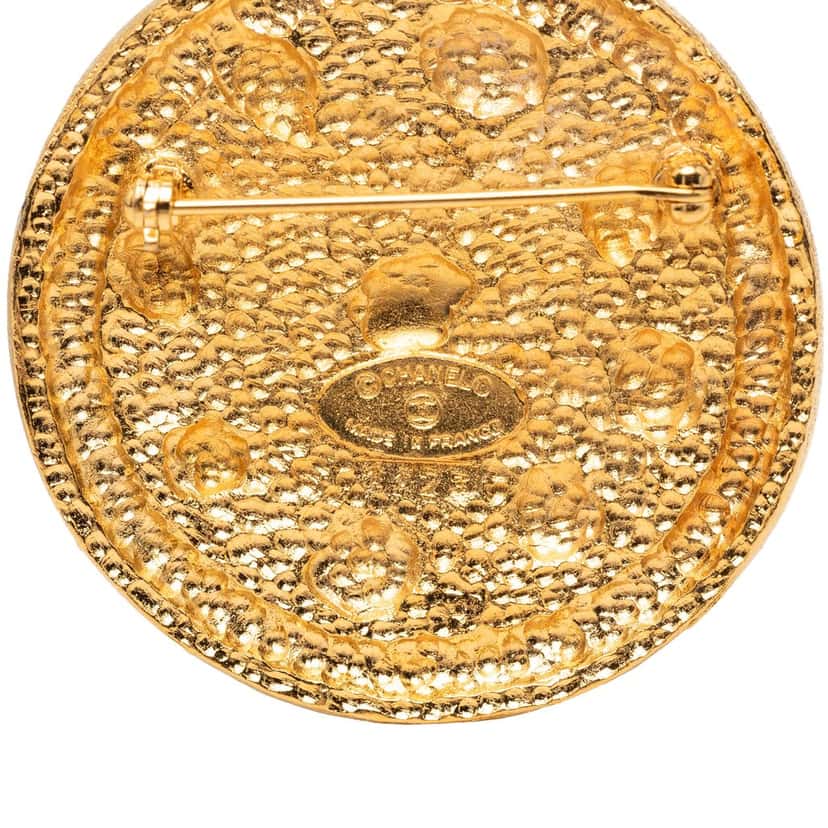 Chanel CC Gold Plated Swirl Medallion Brooch Gold Metal Very good condition - Inside View