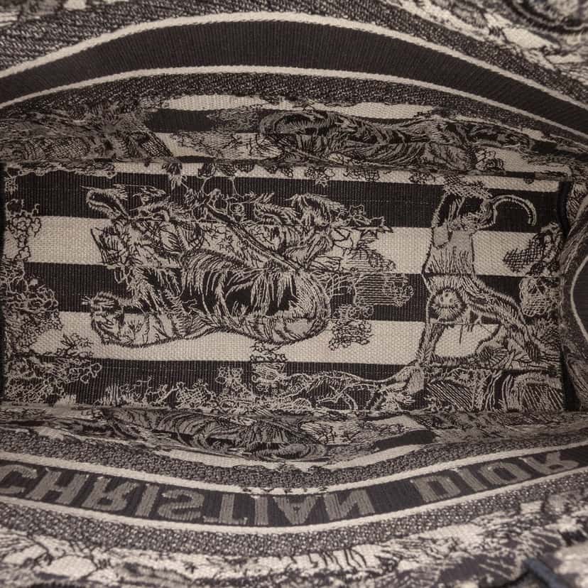 Dior Medium Striped Canvas Reverse Embroidered Dioriviera Toile de Jouy Book Tote Black Very good condition - Model View