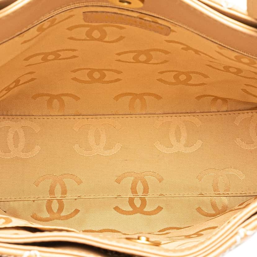 Chanel Small CC Calfskin Wild Stitch Tote Beige Leather Very good condition - Model View