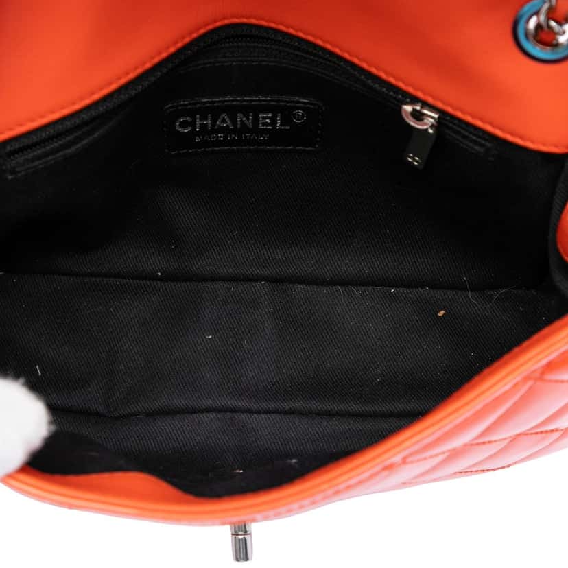 Chanel Small Quilted Patent Coco Shine Flap Orange Leather Very good condition - Model View