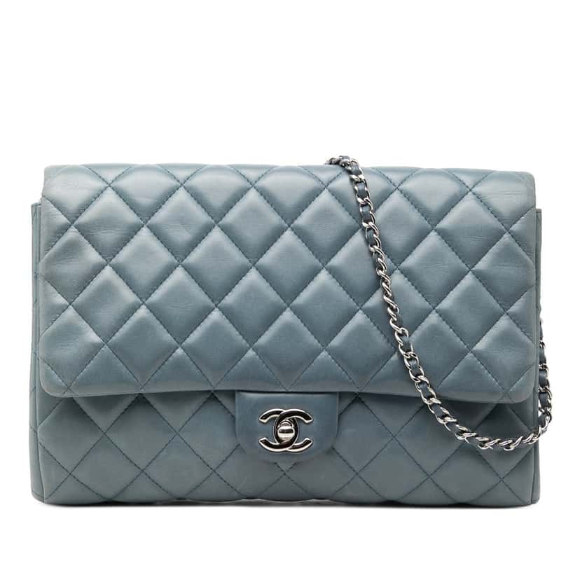 Chanel CC Quilted Lambskin Flap Clutch with Chain Blue Leather Very good condition - Front View