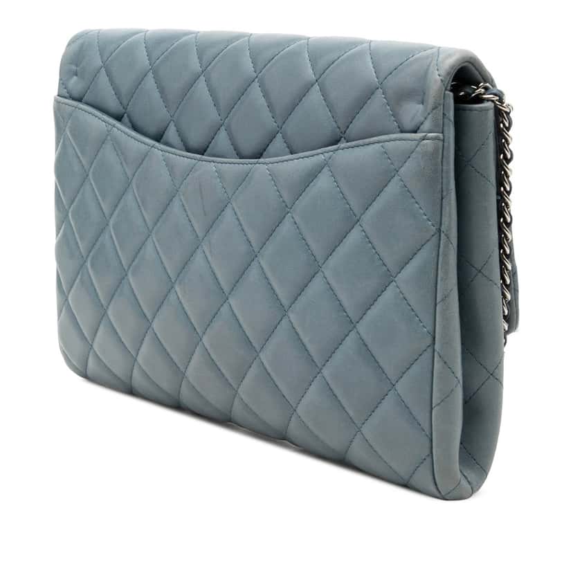Chanel CC Quilted Lambskin Flap Clutch with Chain Blue Leather Very good condition - Back View