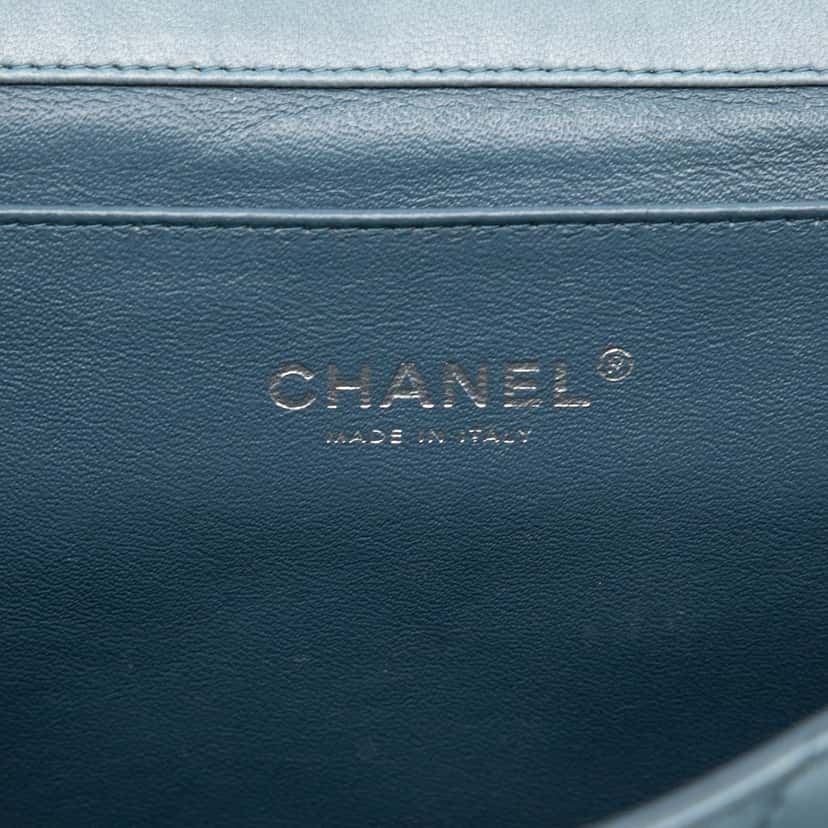 Chanel CC Quilted Lambskin Flap Clutch with Chain Blue Leather Very good condition - Box View