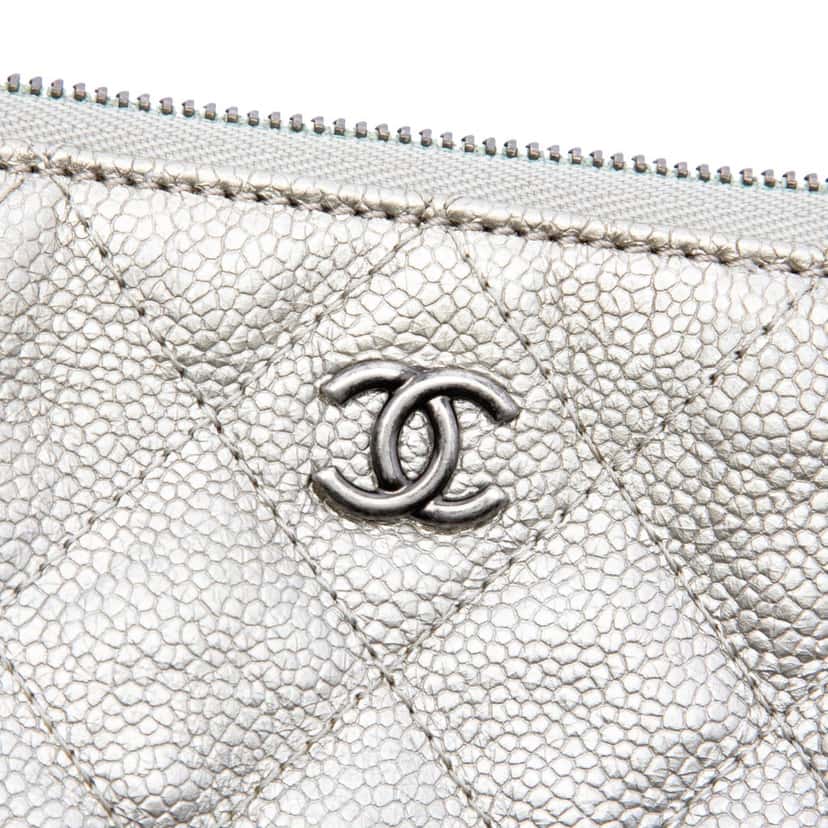 Chanel Medium Quilted Metallic Caviar O Case Clutch Silver Leather Very good condition - Box View