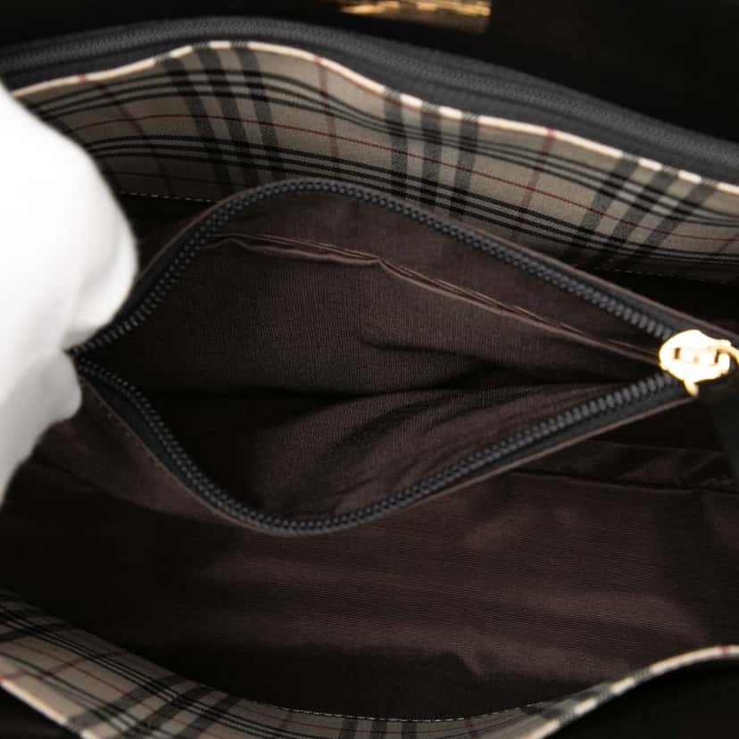 Burberry Leather Handbag Black Leather Very good condition - Model View