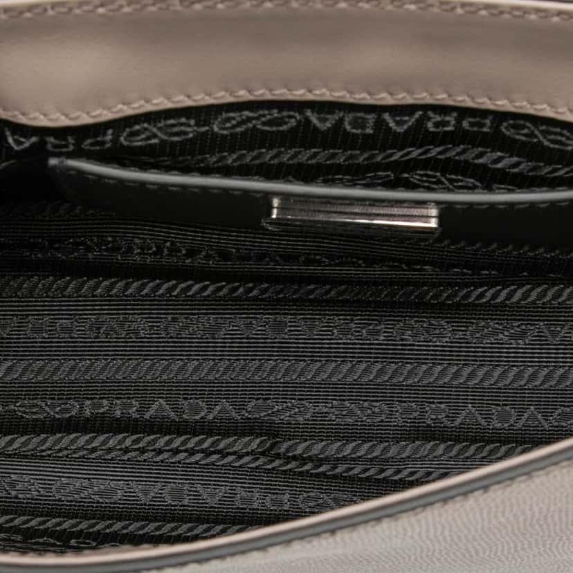 Prada Saffiano Crossbody Other Leather Very good condition - Model View