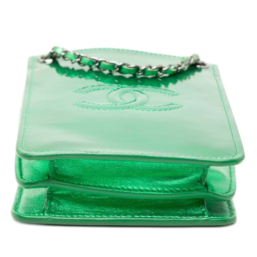 Chanel CC Patent Phone Holder Crossbody Green Leather Very good condition - Inside View