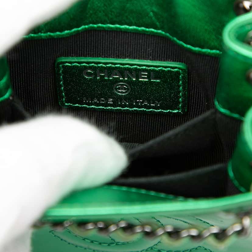 Chanel CC Patent Phone Holder Crossbody Green Leather Very good condition - Box View