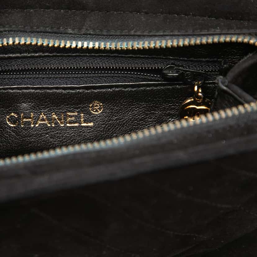 Chanel CC Diamond Quilted Suede Crossbody Black Leather Very good condition - Box View