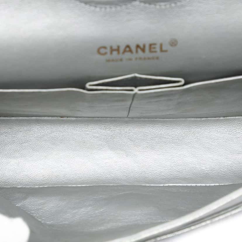 Chanel Medium Classic Iridescent Lambskin Double Flap Silver Leather Very good condition - Model View
