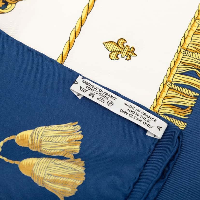 Hermès Vue Du Carrosse De La Galere La Reale Silk Scarf 90 White Very good condition - Model View