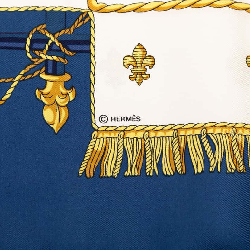 Hermès Vue Du Carrosse De La Galere La Reale Silk Scarf 90 White Very good condition - Box View